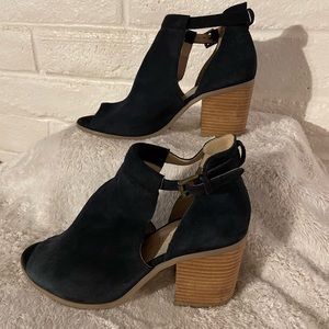 Sole Society Ferris Navy Suede Cut-out booties with Ankle buckles, sz 9.5